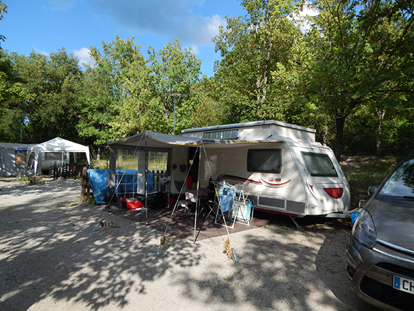 Emplacement Caravane - Camping Le Chêne Tallard - Gap